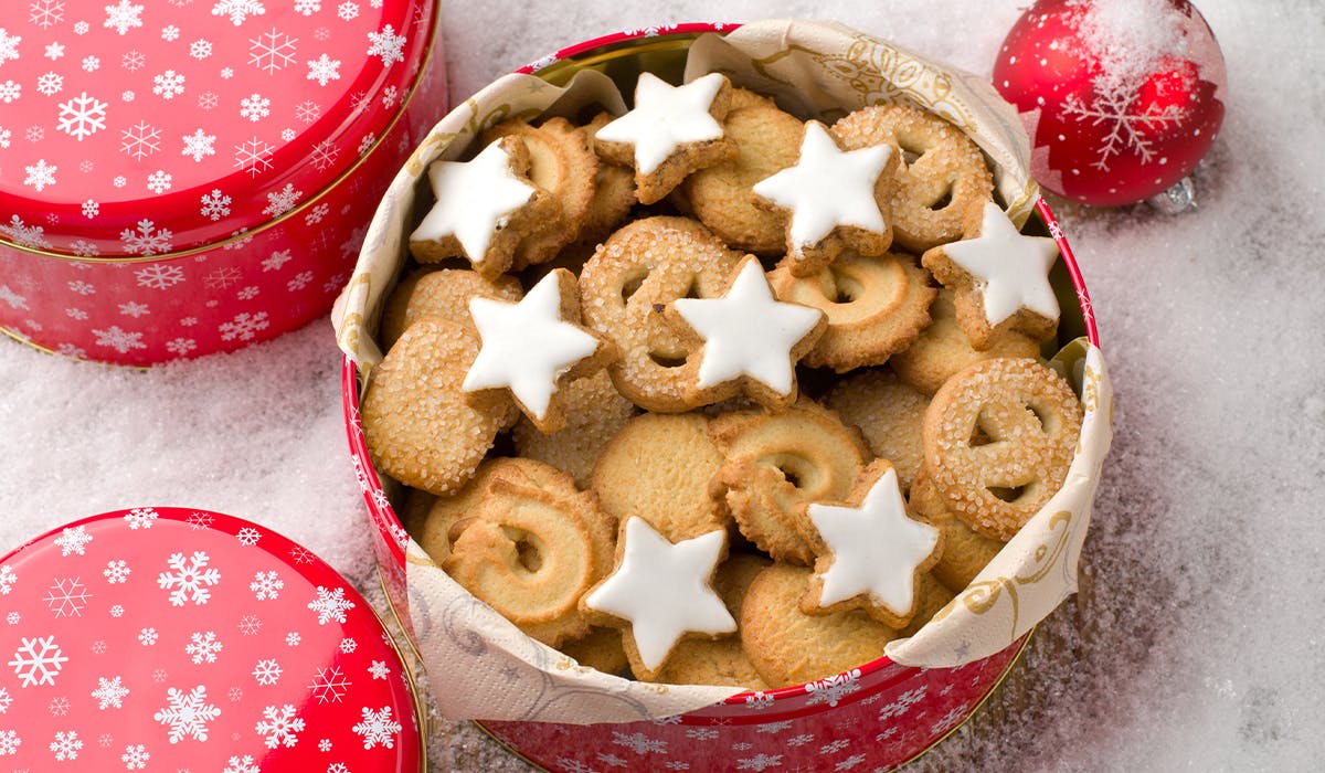 Treat Your Loved Ones With The Best Christmas Biscuit Tins UK 2023